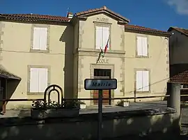 The town hall in Couloumé