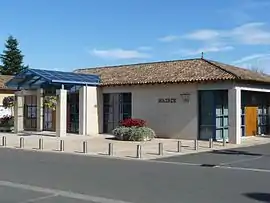 The town hall in Cubnezais