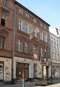 Facade onto Długa street before restoration