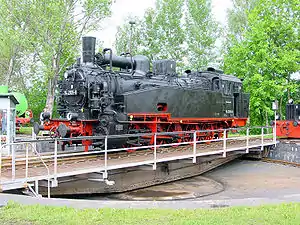 Steam locomotive 94 2105 on the turntable of the railway museum at Schwarzenberg in the Ore Mountains (2 June 2001/photo by geme)