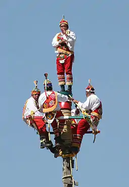 Danza de los Voladores (Flying Men) starting their dance, Teotihuacan