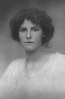 Photographic portrait of Daphne Olivier 1913