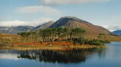 Derryclare with the rest of the Glencoaghan Horseshoe in cloud