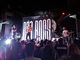 Des Rocs performing in 2020