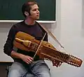 Didier François teaching his special technique at the International Days of the Nyckelharpa at Burg Fürsteneck, 2005