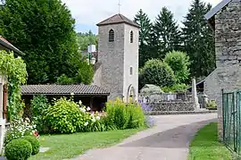 The church and surroundings in Drée