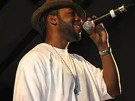 Dwele in 2006