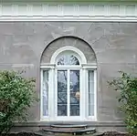 Tripartite window at the Garden Pavilion (1997) at Edgewater, in Barrytown, New York (photo 2018).