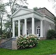 Riverside facade of the Garden Pavilion (1997) at Edgewater, in Barrytown, New York (photo 2018).