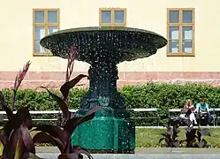 The fountain.