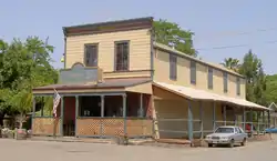 the El Verano Inn at the corner of Bay and Laurel