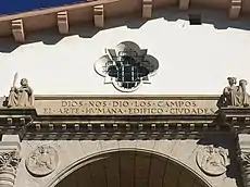 Inscription above the main entrance: "Dios nos dio los campos. El arte humana edificó ciudades."  This translates to "God gave us the fields. Human art built cities."