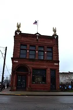 Farmers State Bank building in Mason City