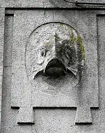 Fish head decoration on bridgeheads