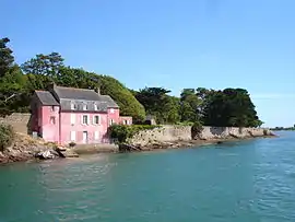 The pink house, with the entrance to the Vannes River