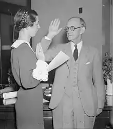 Photo of McNinch taking the oath of office