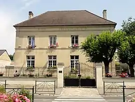 The town hall in Fresnoy-la-Rivière