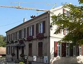 The town hall and school in Fulleren