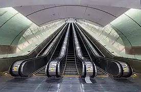 Escalator cavern connecting the concourse and mezzanine