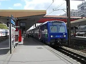 Z8800 at St quentin en Yvelines Station