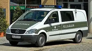 A Mercedes-Benz Vito patrol vehicle of the Feldjäger.