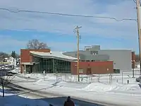 View of the entire building along University Avenue