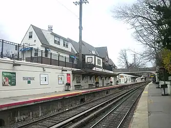 Platform level at Great Neck.