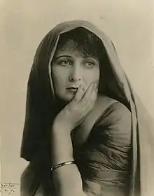 Gretchen Lederer in 1924Zoldene