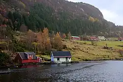 View of the shoreline in Rutledal