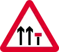 Right lane closed ahead (Red bar indicates that lanes are closed)