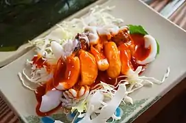 Hanchi-sukhoe (blanched mitre squid)