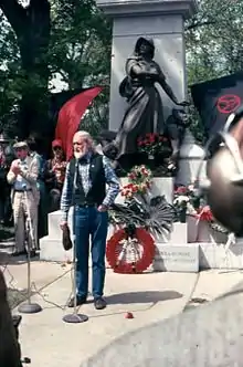 Utah Phillips speaking in May 1986, during ceremonies commemorating the 100th anniversary of the Haymarket affair.