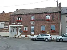 The town hall and school in Herbelles