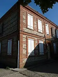 The town hall in Issus