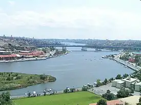 Looking downstream from Pierre Loti Hill in Eyüp toward Sütlüce (foreground, opposite shore), the Haliç Bridge (midground), and the entrance to the Golden Horn (far background).