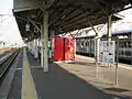 Platforms 3 and 4 are on an island. Note there is a kiosk on the platform. There are sidings to the extreme left.