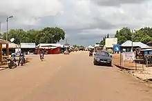 Two streets crossing in a roundabout