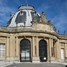 Old museum entrance through the garden with the restored dome