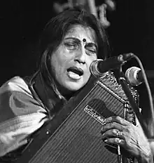 Kishori Amonkar performing with her swarmandal