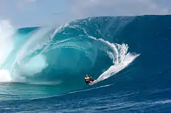 Kite surfing in Teahupoʻo