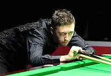 Kyren Wilson playing a shot with the rest