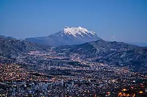 Image 15The city of La Paz reaches up to 4,000 metres (13,000 ft) in elevation. (from Mountain)