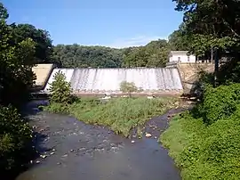 Lake Roland dam and Greek Revival-style marble pumping station (to the right/east) where the Lake Roland outflow becomes the Jones Falls