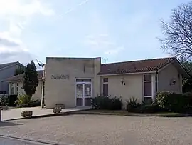 The town hall in Lamothe-Landerron