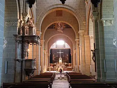 The nave facing east, toward the altar and choir, with pulpit on the left