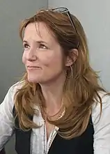 A photograph of Lea Thompson