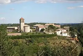 The church and surrounding buildings in Lentillères