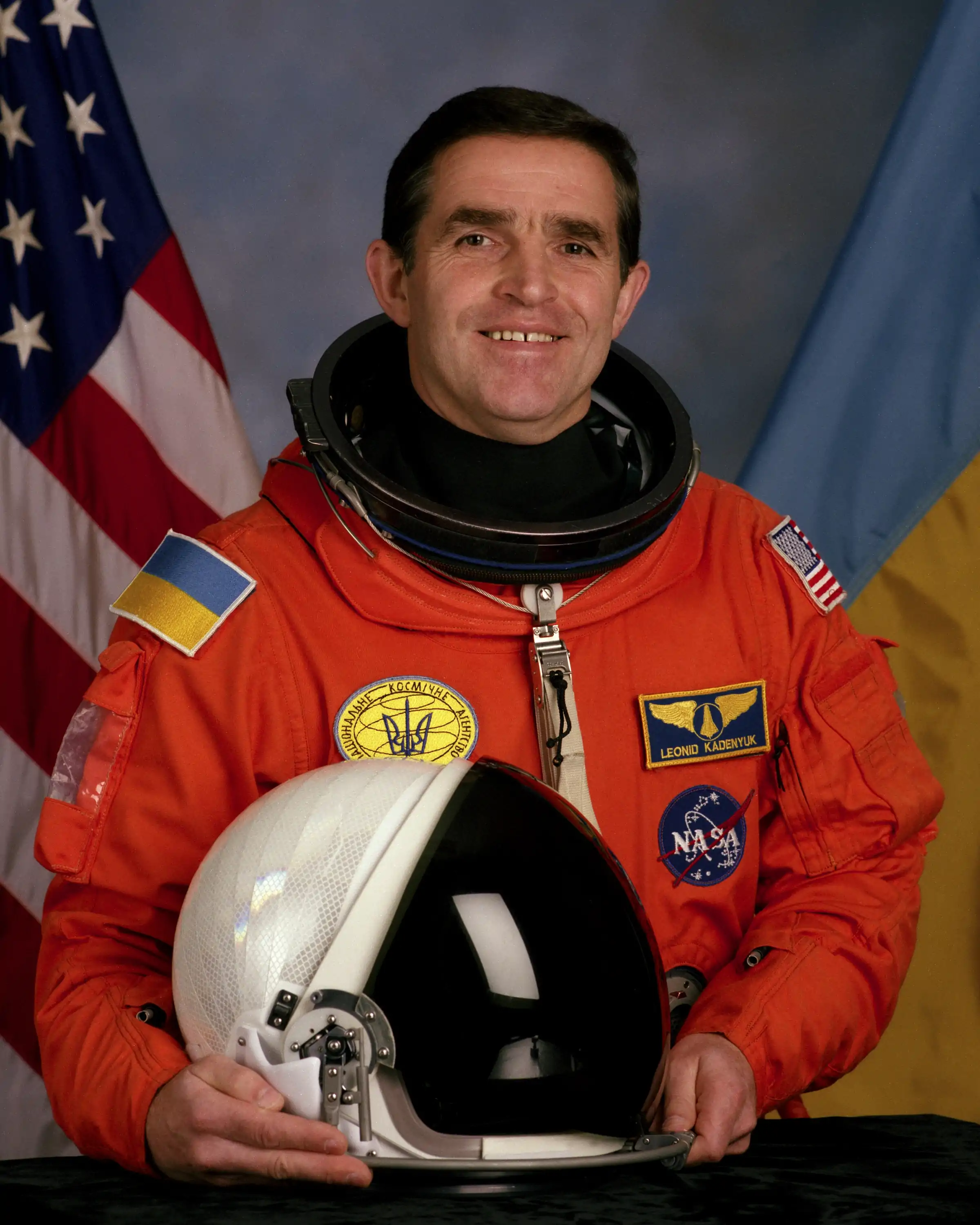 Leonid Kadenyuk at NASA, sky blue is used (1997)