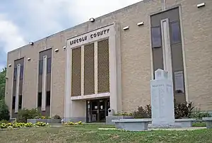 The Lincoln County Courthouse in Hamlin in 2007