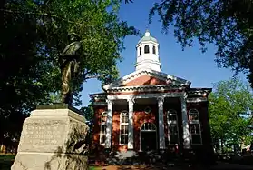 Loudoun County Courthouse (background) and a Confederate monument (foreground) in Leesburg, May 2010